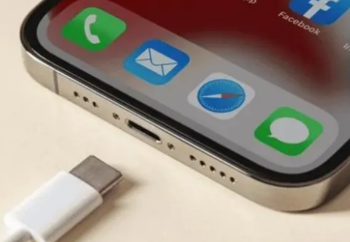 兴城苹果15维修分享iPhone15改USB-C接口后能和安卓用户互借充电器吗 